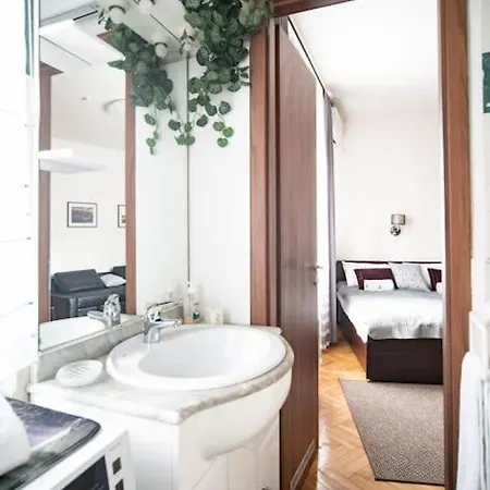 Bumblebee With Ac * Βουδαπέστη